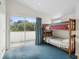 Hornbill Nest - Waikanae Beach Holiday Home -  - 1165430 - thumbnail photo 18