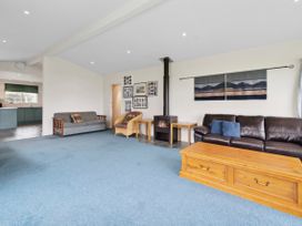 Hornbill Nest - Waikanae Beach Holiday Home -  - 1165430 - thumbnail photo 5