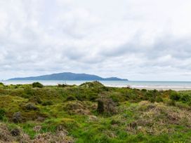 Hornbill Nest - Waikanae Beach Holiday Home -  - 1165430 - thumbnail photo 37