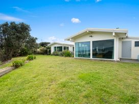 Hornbill Nest - Waikanae Beach Holiday Home -  - 1165430 - thumbnail photo 2