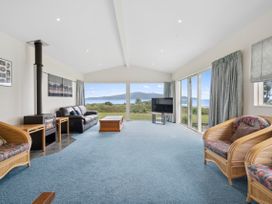 Hornbill Nest - Waikanae Beach Holiday Home -  - 1165430 - thumbnail photo 6