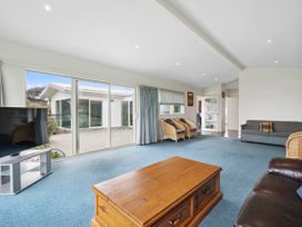 Hornbill Nest - Waikanae Beach Holiday Home -  - 1165430 - thumbnail photo 7