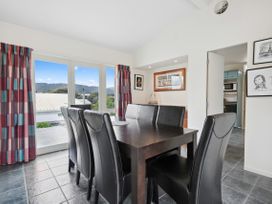 Hornbill Nest - Waikanae Beach Holiday Home -  - 1165430 - thumbnail photo 11