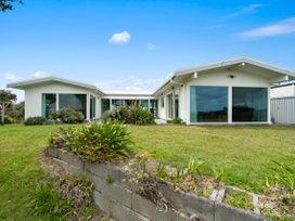 Hornbill Nest - Waikanae Beach Holiday Home -  - 1165430 - thumbnail photo 13