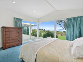 Hornbill Nest - Waikanae Beach Holiday Home -  - 1165430 - thumbnail photo 21