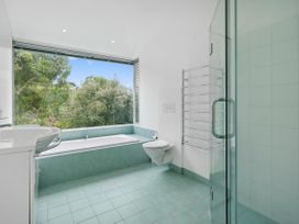 Hornbill Nest - Waikanae Beach Holiday Home -  - 1165430 - thumbnail photo 24