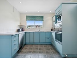 Hornbill Nest - Waikanae Beach Holiday Home -  - 1165430 - thumbnail photo 32