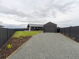 Sleek and Central - Te Anau Holiday Home -  - 1165531 - thumbnail photo 22