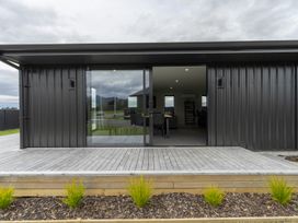 Sleek and Central - Te Anau Holiday Home -  - 1165531 - thumbnail photo 19