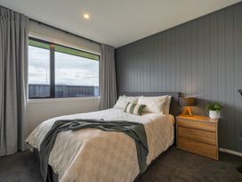 Sleek and Central - Te Anau Holiday Home -  - 1165531 - thumbnail photo 14