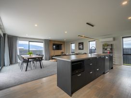 Sleek and Central - Te Anau Holiday Home -  - 1165531 - thumbnail photo 8