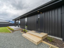 Sleek and Central - Te Anau Holiday Home -  - 1165531 - thumbnail photo 18