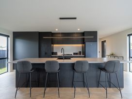 Sleek and Central - Te Anau Holiday Home -  - 1165531 - thumbnail photo 9