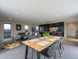 Sleek and Central - Te Anau Holiday Home -  - 1165531 - thumbnail photo 7