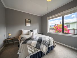 Ferg Escape - Te Anau Holiday Home -  - 1165682 - thumbnail photo 17