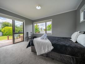 Ferg Escape - Te Anau Holiday Home -  - 1165682 - thumbnail photo 14