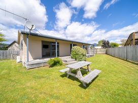 Cosy Lakeside - Manapouri Holiday Home -  - 1165969 - thumbnail photo 2