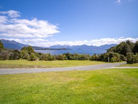 Cosy Lakeside - Manapouri Holiday Home -  - 1165969 - thumbnail photo 1