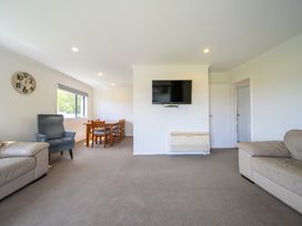 Cosy Lakeside - Manapouri Holiday Home -  - 1165969 - thumbnail photo 6