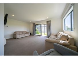 Cosy Lakeside - Manapouri Holiday Home -  - 1165969 - thumbnail photo 6