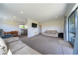 Cosy Lakeside - Manapouri Holiday Home -  - 1165969 - thumbnail photo 8