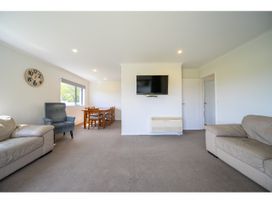 Cosy Lakeside - Manapouri Holiday Home -  - 1165969 - thumbnail photo 9