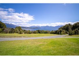 Cosy Lakeside - Manapouri Holiday Home -  - 1165969 - thumbnail photo 34