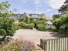 5 bedroom Cottage for rent in Polzeath
