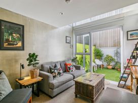 Captivating Canvas - Wellington Central Apartment -  - 1166089 - thumbnail photo 3