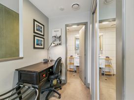 Captivating Canvas - Wellington Central Apartment -  - 1166089 - thumbnail photo 11