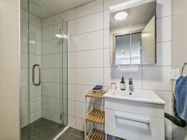 Captivating Canvas - Wellington Central Apartment -  - 1166089 - thumbnail photo 12