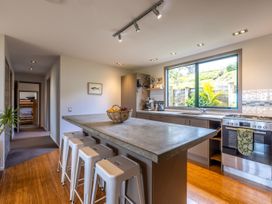 Woodside Vista - Waiheke Island Holiday Home -  - 1166247 - thumbnail photo 9