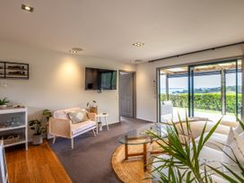 Woodside Vista - Waiheke Island Holiday Home -  - 1166247 - thumbnail photo 14