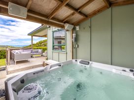 Woodside Vista - Waiheke Island Holiday Home -  - 1166247 - thumbnail photo 2