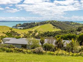 Woodside Vista - Waiheke Island Holiday Home -  - 1166247 - thumbnail photo 3