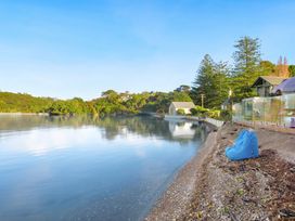 Romantic Waterfront - Russell Holiday Home -  - 1166784 - thumbnail photo 6