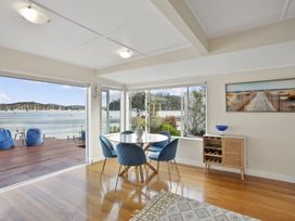 Romantic Waterfront - Russell Holiday Home -  - 1166784 - thumbnail photo 9