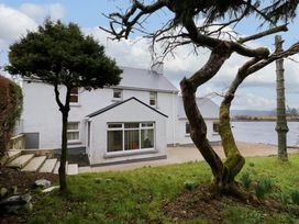 5 bedroom Cottage for rent in Ardbane