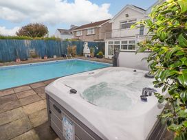 5 bedroom Cottage for rent in Neyland