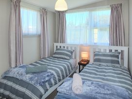 Snapper Bach - Foxton Beach Holiday Home -  - 1166986 - thumbnail photo 13