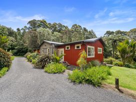 Oakura Pond Cottage - Oakura Holiday Home -  - 1166987 - thumbnail photo 1