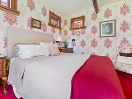 Oakura Pond Cottage - Oakura Holiday Home -  - 1166987 - thumbnail photo 11