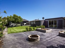 MM Villa - Christchurch Holiday Home -  - 1167069 - thumbnail photo 17