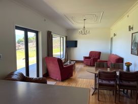 Southland Sanctuary - Te Anau Holiday Home -  - 1167071 - thumbnail photo 4