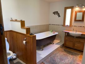 Southland Sanctuary - Te Anau Holiday Home -  - 1167071 - thumbnail photo 8