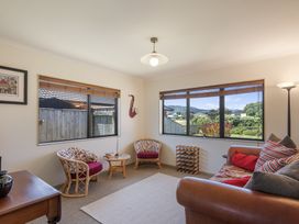 Spa and Sands - Waikanae Beach Holiday Home -  - 1167074 - thumbnail photo 6