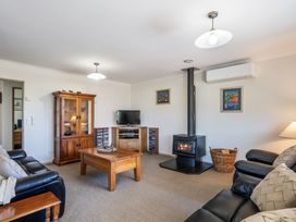 Spa and Sands - Waikanae Beach Holiday Home -  - 1167074 - thumbnail photo 4