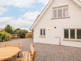 1 bedroom Cottage for rent in Dartmouth