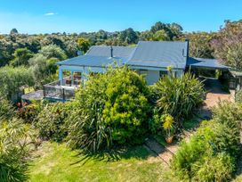 Island View Oneroa - Waiheke Holiday Home -  - 1167277 - thumbnail photo 30