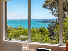 Island View Oneroa - Waiheke Holiday Home -  - 1167277 - thumbnail photo 7